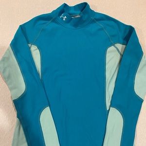 Under Armor Adult Size Medium Top